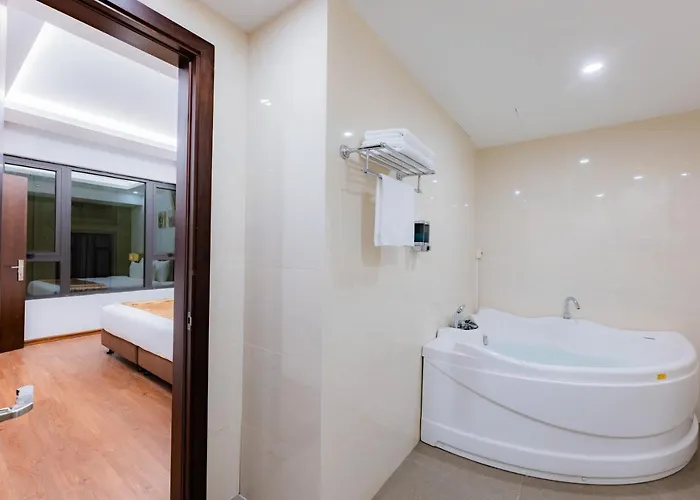New Century Hotel Hạ Long