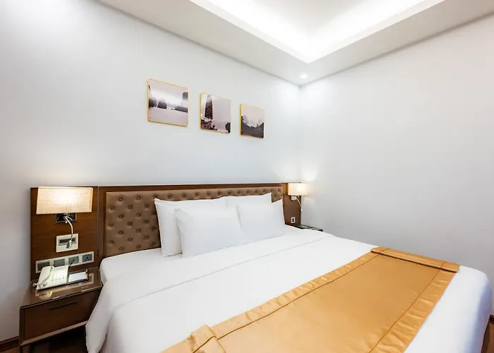 New Century 4* Hạ Long